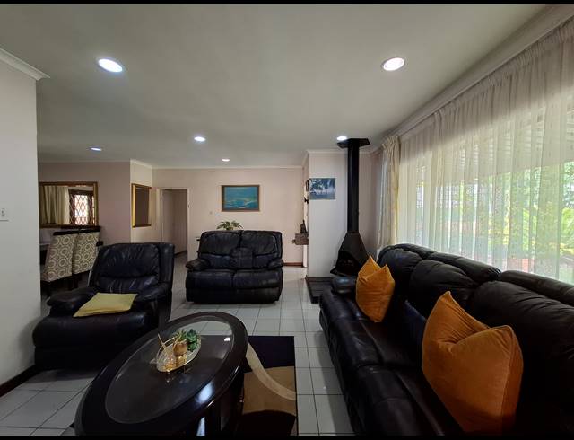 4 BEDROOM HOUSE TO LET IN MANORS